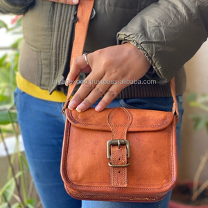 Sac à bandoulière en cuir véritable pour femmes, fait main, Vintage, 5x7, nouvelle collection - Product Image 1