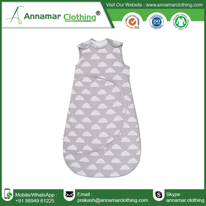Gigoteuse bébé en velours de coton avec fermeture éclair discrète, motif étoiles, sans manches, entièrement personnalisable, unisexe, qualité standard - Product Image 4