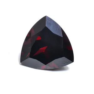 Nueva llegada hecha a medida natural estándar trillón en forma de granate rojo 6MM corte facetado piedra preciosa suelta en cantidad al por mayor