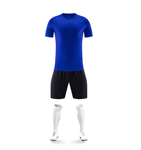 ชุดเสื้อและกางเกงขาสั้นสำหรับผู้ชาย สีแดงดำ ผ้าโพลีเอสเตอร์ 100% พิมพ์ลายแบบระเหิดอย่างมืออาชีพ แห้งเร็ว ออกแบบเองได้ ชุดฟุตบอลสั่งทำพิเศษ - Product Image 2