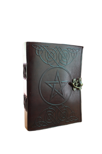 Diario de cuero en relieve con estrella y personalizado con cierre de cerradura-Cuaderno de cuero hecho a mano para escribir y regalar Vintage duradero - Product Image 2