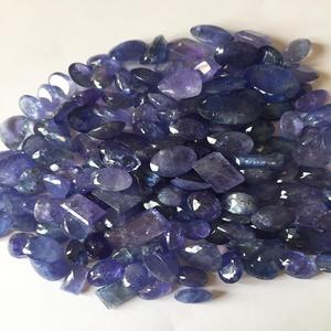 พลอยแทนซาไนต์เกรด AAA รูปทรงวงรี สีน้ำเงิน ธรรมชาติ 1000 กะรัต ได้รับการรับรองจาก IGI คุณภาพการเจียระไนสมบูรณ์แบบ - Product Image 1