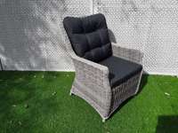 Chaises longues d'extérieur en polyrotin au design moderne avec coussins de 5 à 10 cm pour hôtels, parcs, salons, chambres et salles à manger
