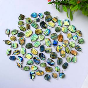 Pendentif Multi-Labradorite 22ct Plaqué Or Jaune Vierge Marie Image Quartz Naturel Cristal Tranche Point de Guérison Pendentif-Bulk - Product Image 1