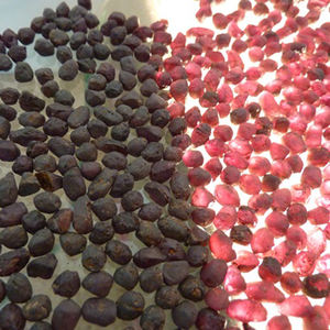 
 
 
 Coszcalt Exports QQR001 Pierre précieuse brute de grenat rose violet indien naturel non taillée pour la fabrication de bijoux et de qualité abrasive, troisième - Product Image 4