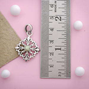 Artistry crisoprasa piedra preciosa 925 plata esterlina colgantes hechos a mano elegante joyería de toque étnico - Product Image 2