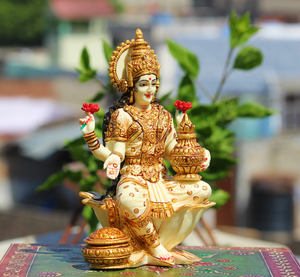 รูปปั้นเทพีลาคสมี ทำจากเรซิ่นสีขาว ขนาด 7 นิ้ว ของตกแต่งบ้านและวัด สไตล์อินเดีย งานหล่อแบบอินเดีย 20 ชิ้น - Product Image 1
