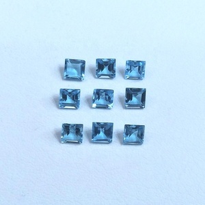 Piedras preciosas sueltas de corte cuadrado facetado de Topacio Azul suizo natural de 10mm - Product Image 2