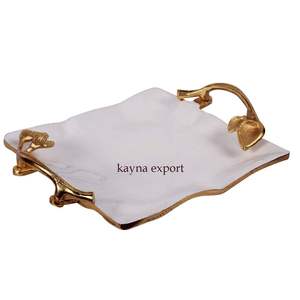 Bandeja Decorativa de Metal Esmaltado Blanco con Asa Dorada, Diseño Moderno y Lujoso para Hoteles - Product Image 1
