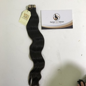 Venta al por mayor 20 pulgadas 2 gram/unid cinta de extensión de pelo ondulado virginal de la cutícula del pelo humano de Remy cinta en extensiones de cabello humano - Product Image 3