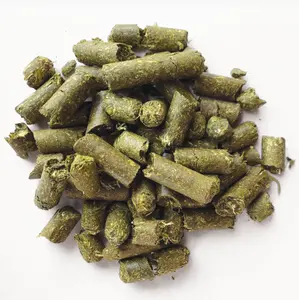 Granulés de foin de luzerne de haute qualité pour l'alimentation des animaux séchés et à bon prix pour porcs bovins chevaux emballés dans un sac - Product Image 1