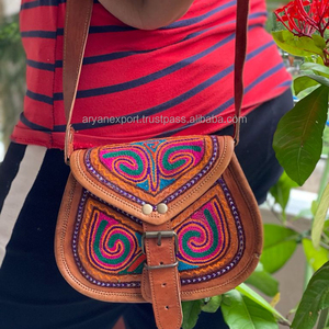 Bolso de cuero de cabra hecho a mano, bandolera cruzada de 5x7 pulgadas - Product Image 1