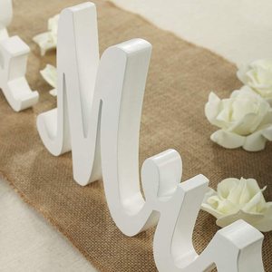 Panneaux en bois blancs « Mr & Mrs » pour décorations de table de mariage, lettres autoportantes personnalisées, accessoires photo rustiques, utilisation intérieure - Product Image 3