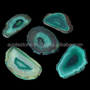Venta al por mayor Feng Shui verde teñido ágata pulida rebanadas amor diseño personalizable colores diseñados India para impresionante figura de piedra - Product Image 2