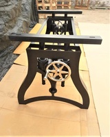 Table à manger en bois d'acacia massif, style industriel, bord brut, antique |   Meubles de maison, Horeca, restaurant, base en fonte, tailles personnalisées
