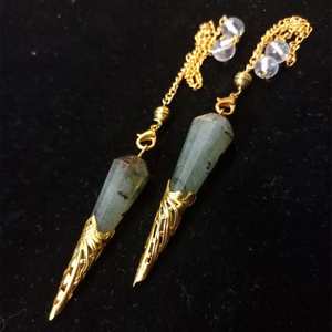 Pendule à facettes Leradorite avec pendule à capuchon en métal pour la guérison Reiki - Product Image 1