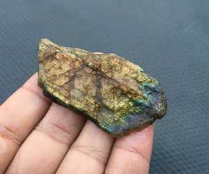 Pierre précieuse brute en Labradorite naturelle de haute qualité pierre de feu bleue du grossiste indien pour la décoration de la maison pierres précieuses en vrac - Product Image 3