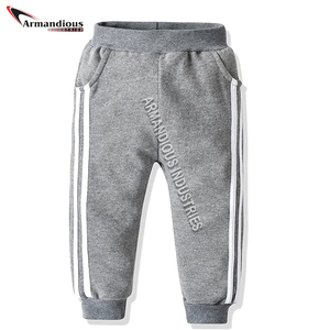 Pull-over simple avec logo personnalisé survêtement pour garçons et filles mode d'hiver ensemble de sweats à capuche pour enfants avec sweats à capuche de jogging vêtements de sport pour enfants - Product Image 2
