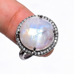 Anillo de Boda de Plata de Ley 925 para Mujer, Piedra Lunar Arcoíris Natural con Fuego Azul, Engaste Pavé Hippie con Diamantes y Perlas Negras - Product Image 1