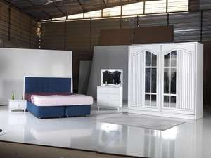 Juego de Dormitorio Clásico de Lujo en Madera Sólida para Apartamento - Product Image 6