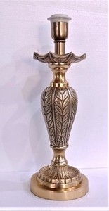 Lampe de table en laiton décorative de haute qualité au design moderne pour la maison - Product Image 2