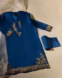--- NEW--TRENDY--STYLISH-EMBROIDERY---KURTA AVEC PANTALON POUR LA Fête-usure-robe avec applications pour la Fête/Mariage = 2021. - Product Image 1