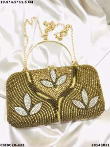 Sac de soirée artisanal de créateur, brodé, pochette décontractée pour mariages et fêtes, présenté par Craftstages International - Product Image 6