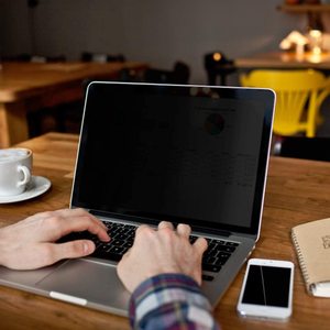 Protector de Pantalla con Filtro de Privacidad Ultrafino Antibacterial Transparente de 13 Pulgadas con Cobertura Total Antideslumbrante y Resistente a la Suciedad - Product Image 5