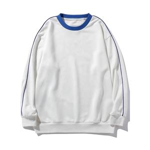 เสื้อสเวตเตอร์คอกลมสวมหัวแขนยาวโอเวอร์ไซส์สำหรับผู้ชายเสื้อออกกำลังแบบคลาสสิกเสื้อยืดถักปักลายด้านข้าง - Product Image 1