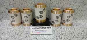 Brassworld India Tea Pet Cremation Urn Brown con patas doradas y banda Suministros funerarios - Product Image 3