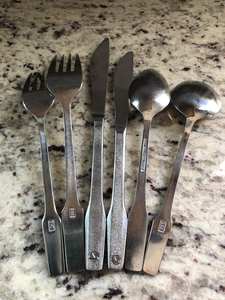 Ensemble de couverts élégants en acier inoxydable pour la cuisine à domicile et la décoration de table de mariage Ustensiles de cuisine essentiels en métal durable - Product Image 4