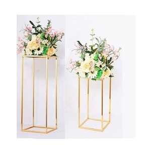 Juego de centro de mesa de flores de color dorado de metal de dos tamaños diferentes para fiesta de hotel y uso de eventos - Product Image 1