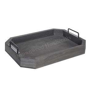 Plateau de service sculpté en bois de manguier avec poignées en métal Offre Spéciale Design unique Longue durabilité Fabricant et exportateur Vente en gros - Product Image 1