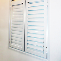 Fenêtre à lamelles amovibles en bois et aluminium
