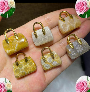 Moda de moda nueva fresa cuarzo tallado piedra preciosa colgante para mujer gema especial tallado joyería - Product Image 1