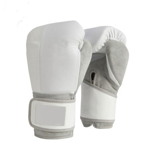 Gants de boxe en cuir de haute qualité Logo personnalisable Équipement de sport robuste et durable en vente - Product Image 5
