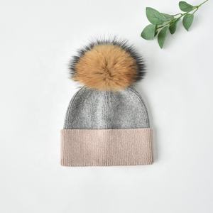 Usine En Gros Naturel Fourrure <span class=keywords><strong>Pompon</strong></span> <span class=keywords><strong>Bonnet</strong></span> Hiver Tricoté Chapeaux Femmes Chaud Rayure Laine <span class=keywords><strong>Bonnet</strong></span> Personnalisé Unisexe Large Manchette Crâne Chapeau - Product Image 5