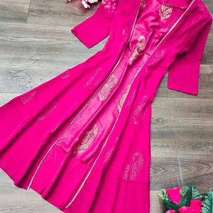 Kurtis Dames Coton Reyon Femmes Anarkali Dernier Design De Mode Prêt À Porter Bas Prix avec Dupatta Jackate Robe Indienne En Gros Apparelgarment - Product Image 1