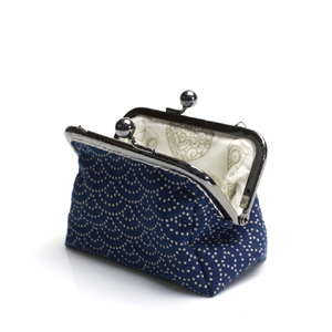 Sac à main artisanal unique avec fermoir et cadre métallique de forme rectangulaire - Product Image 6