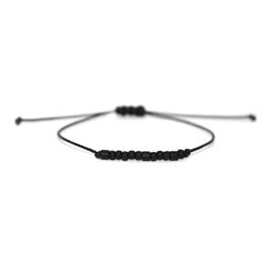 Pulsera de Cordón de Nailon con Cuentas Negras Mate y Código Morse, Hecha a Mano, Mágica - Product Image 1
