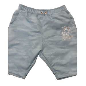 Pantalones cortos informales de verano para hombre en rojo, diseño personalizado con patrón sólido, cierre de cordón de poliéster/nailon, respetuosos con el medio ambiente - Product Image 4