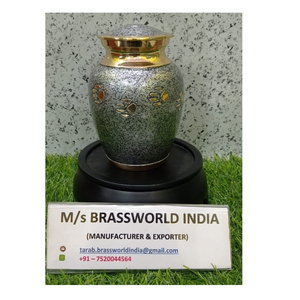 Laiton argent de haute qualité avec patte d'or gravée pet crémation urn funérailles fournitures par Brassworld inde - Product Image 1