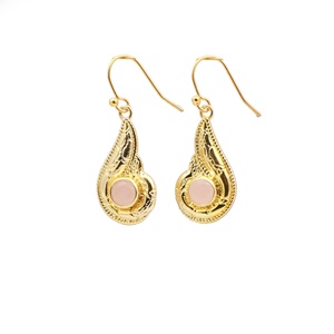 ต่างหูแบบห้อยรูปตะขอหินควอตซ์สีชมพูเครื่องประดับทองเหลืองชุบทองทำมือสำหรับผู้หญิง - Product Image 1