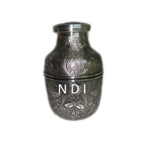 Diseño grabado a mano de excelente calidad Recuerdo conmemorativo Urnas de cremación de metal de latón Cenizas para adultos Recuerdo Urnas de cremación - Product Image 3