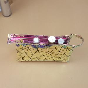 Sac à cosmétiques en cuir PU à carreaux brillant bon marché, taille personnalisée avec impression de logo OEM - Product Image 2