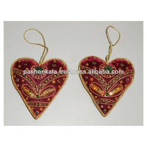 Zari-Colgante de Navidad con forma de corazón, bordado a mano - Product Image 1