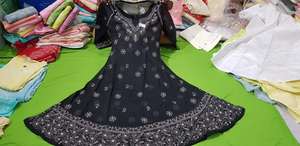 Designer Chikankari broderie Kurtis offrant un look élégant et une coupe confortable adaptée aux tenues de bureau et aux tenues ethniques décontractées - Product Image 2