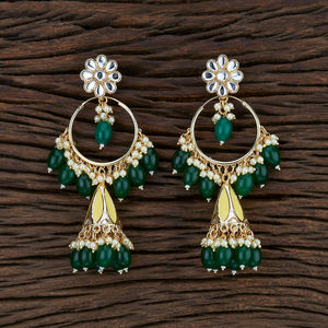 Jhumkis del Indo occidental, diseño hecho a mano con chapado en oro, 104729 de joyas Kanhai al mejor precio - Product Image 3