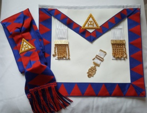 Ensemble familial de décorations style regsandales, avec ceinture de poitrine, collier, tablier - Product Image 6