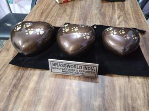 Brassworld Inde métal coeur animal patte souvenir crémation urne Style américain dans différentes tailles Funerarl fournitures - Product Image 6